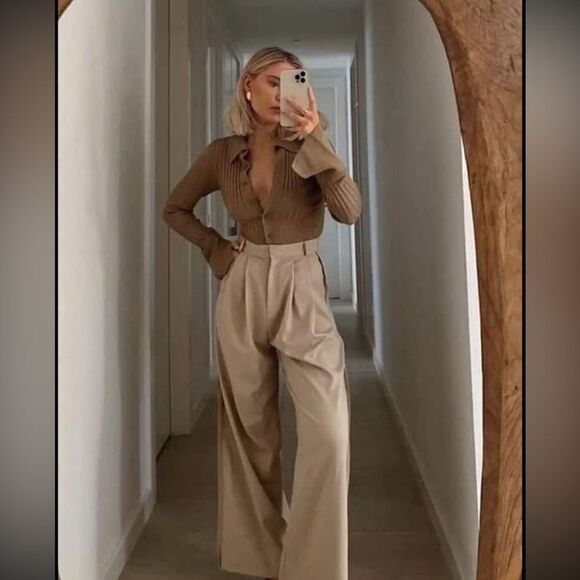 Oversized tan slacks - Picture 1 of 7